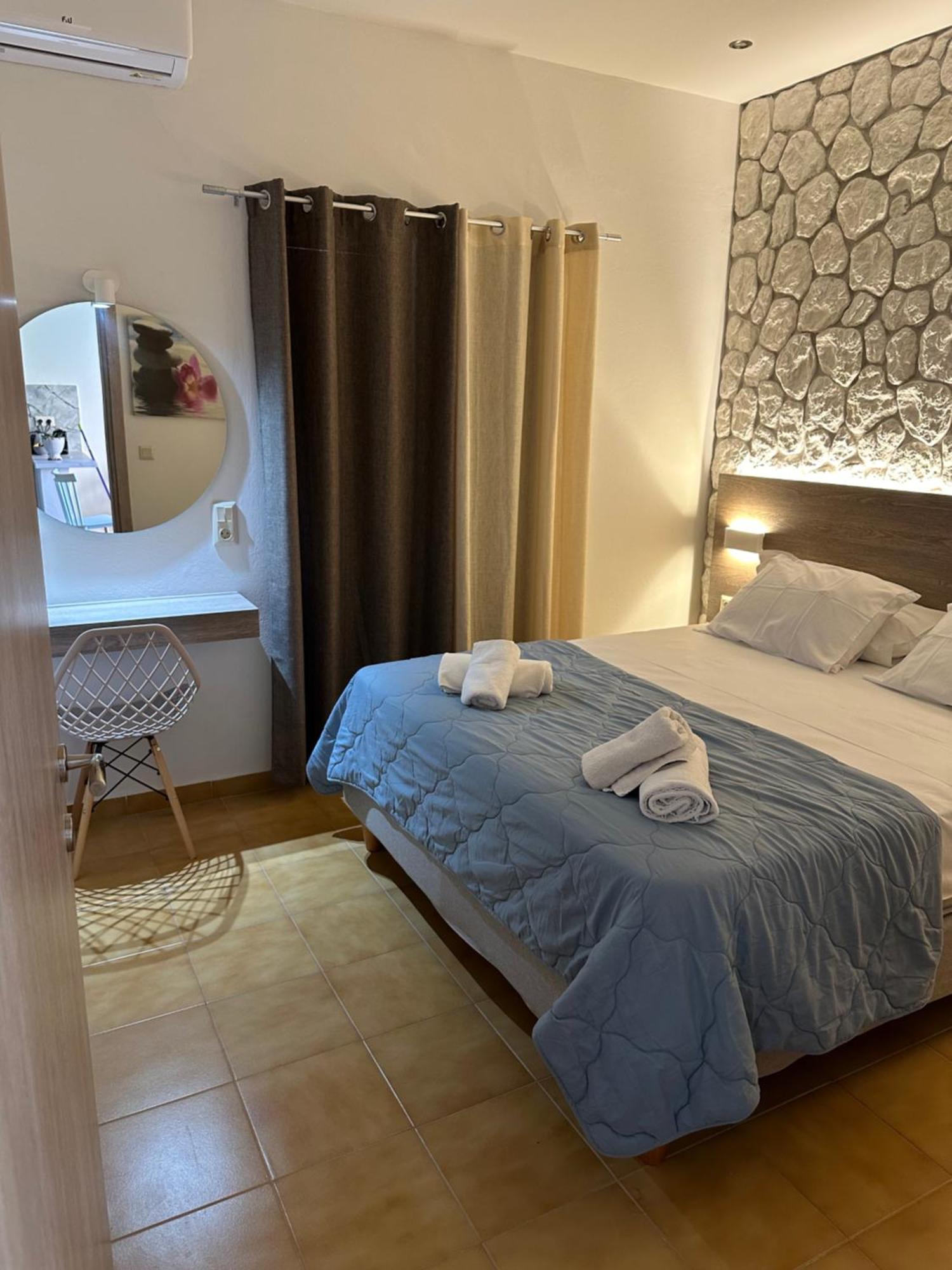 Vladimiros Apartments Barbati Exterior photo