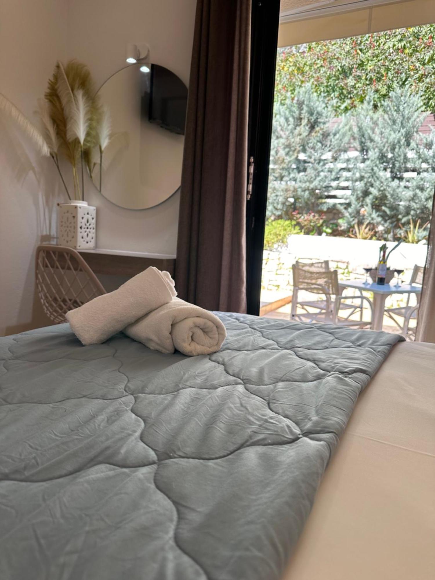 Vladimiros Apartments Barbati Exterior photo