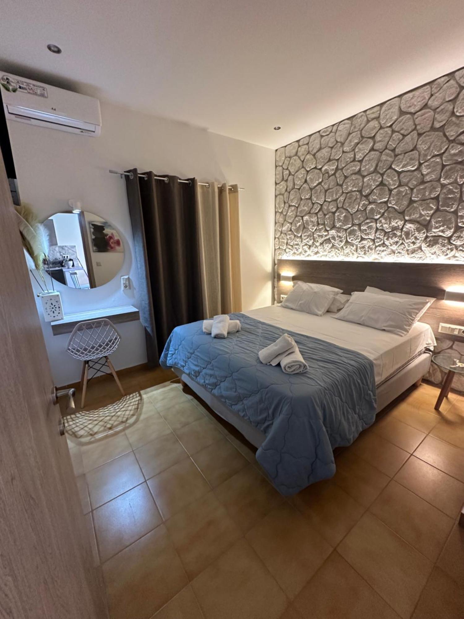 Vladimiros Apartments Barbati Exterior photo