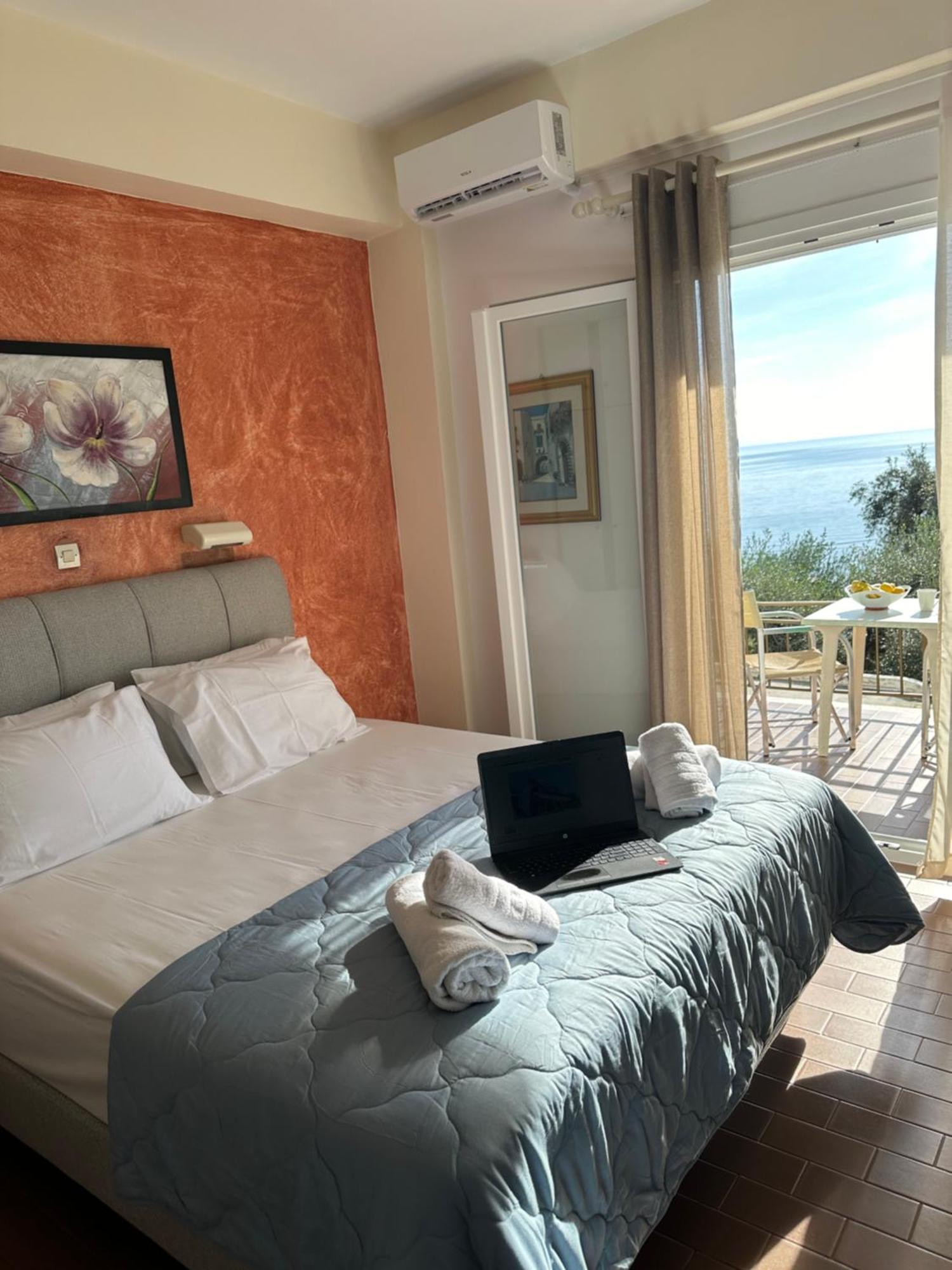 Vladimiros Apartments Barbati Exterior photo